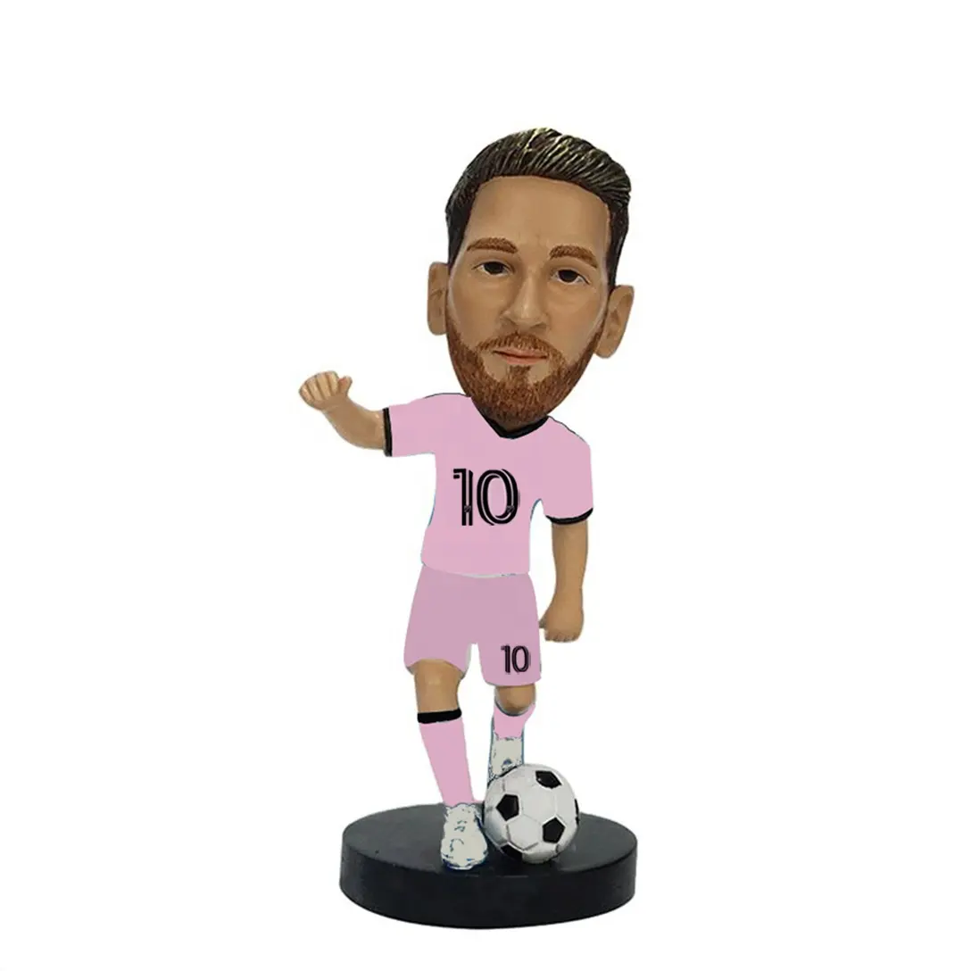 カスタムレジンボブルヘッド面白いサッカーサッカー選手ダッシュボードおもちゃフィギュアアートテーマのパーソナライズされたお土産