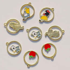 Colgantes redondos de aleación de dibujos animados con efecto de goteo de aceite para la fabricación de pendientes, aleación de zinc, Princesa Azul, Manzana Roja, Cartas de Póker Azules GJ136 - Product Image 4