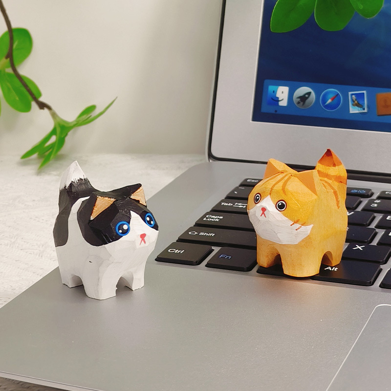Деревянные фигурки котенка