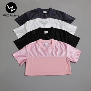 Haut court en jersey 180G de haute qualité pour femme, col en V, manches courtes, style sportswear tendance pour l'extérieur - Product Image 1