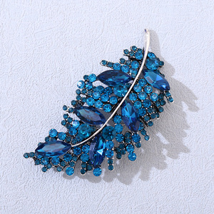 Nueva joyería de moda broche de hoja con incrustaciones de diamantes broche temperamento tendencia ropa de mujer broche bufanda accesorios joyería Pin - Product Image 5