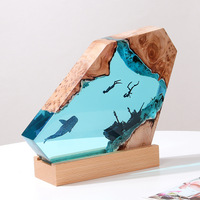 Sculpture de baleine à bosse en résine, effet de lumière nocturne, base en bois, décoration de table sur le thème de l'océan pour la maison et le bureau, 8 pouces, minimaliste