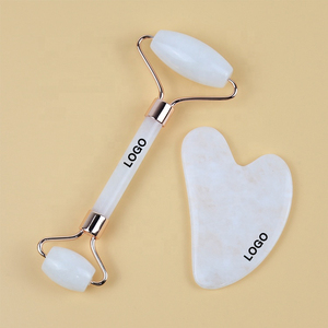 Apparecchi per la cura del viso rullo per massaggio facciale rullo di giada bianco al quarzo trasparente trasparente e strumenti Gua Sha per la cura della pelle - Product Image 1