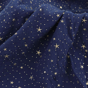 Vente en gros directe d'usine, tissu en mousseline de coton biologique 100% <span class=keywords><strong>double</strong></span> <span class=keywords><strong>gaze</strong></span>, tissé froissé, avec des étoiles en feuille d'or et d'argent pour garçons - Product Image 2