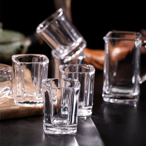<span class=keywords><strong>Verre</strong></span> <span class=keywords><strong>à</strong></span> shot mini en <span class=keywords><strong>verre</strong></span> épais <span class=keywords><strong>réutilisable</strong></span> pour le brandy et la tequila, <span class=keywords><strong>verre</strong></span> <span class=keywords><strong>à</strong></span> <span class=keywords><strong>vin</strong></span> personnalisé avec logo – Vente en gros - Product Image 4