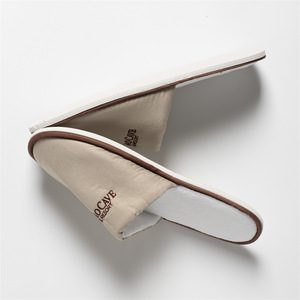 Chaussons jetables personnalisés en sergé pour hôtels, articles de toilette pour hôtels avec option de fourniture de matériaux pour B&B, directement de l'usine - Product Image 2