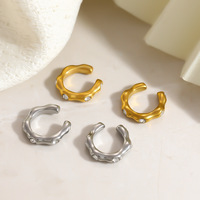 SUMMLY Pendientes Minimalistas Ondulados Irregulares de Acero Inoxidable con Oro de 18K, Sin Perforación, con Clip y Circonita, para Uso Diario