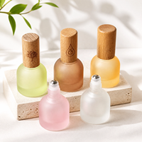 Flacon en verre givré coloré de 10 ml avec bouchon en bois, flacons roll-on pour huiles essentielles, parfums, rechargeables, avec bouchon à vis, logo personnalisé, ODM