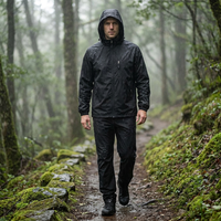 Veste coupe-vent imperméable pour homme, en polyester, à capuche, légère, pliable, avec pochette de transport, pour la randonnée, les voyages et les activités de plein air