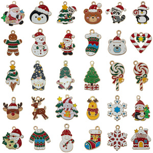 Pull en alliage d'émail pour raton laveur Bonhomme de Noël en pain d'épice Chaussette de bonhomme de neige Flocon de neige Pendentif Guirlande de maison Claus Breloques DIY - Product Image 5