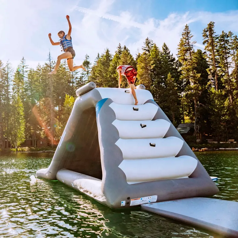 Kualitas tinggi tiup mengambang Slide air tiup trampolin lompat pelampung pulau taman air Segitiga perosotan air