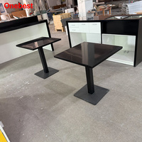 Meubles de cuisine de restaurant, comptoirs de bar, tables blanches et noires en Corian, tables de bar en surface solide pour hôtel