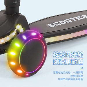 สกู๊ตเตอร์เด็กแบบพับได้ ล้อมีไฟ ปรับความสูงได้ สำหรับเด็กอายุ 3-6 ปี ของเล่นขี่เล่นกลางแจ้ง - Product Image 3