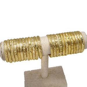 Dropshipping Bracciale da Donna in Acciaio Inossidabile dal Design Raffinato, Gioielli alla Moda, Braccialetti Incisi Placcati Oro - Product Image 6