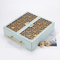 Boîte cadeau de luxe personnalisée pour le Ramadan avec poignée, double porte magnétique, découpes dorées, pour parfums, chocolats, noix - Vente en gros