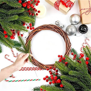 Bouquet de branches artificielles de pin et de cyprès vertes pour décorations de Noël DIY - Product Image 1