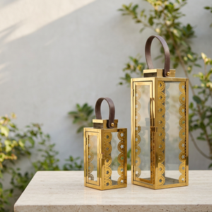 Porte-bougie en métal plaqué or de luxe, lanternes design avec poignées en cuir pour la décoration de la maison et les mariages - Product Image 2