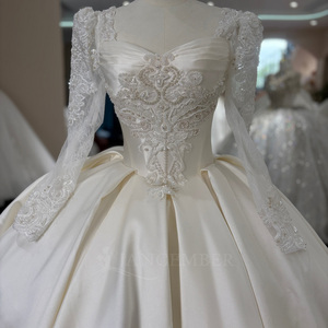 Vestido de Quinceañera/Boda Moderno Wx370 de Satén con Manga Larga, Escote Corazón, Apliques de Encaje con Cuentas y Cola Capilla para Fiesta de 15 Años - Product Image 3