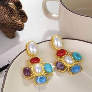 Boucles d'oreilles vintage en argent avec imitation de perles, motif géométrique papillon, plaqué or 14 carats, zircon, tendance, pendantes, style polyvalent et original - Product Image 5