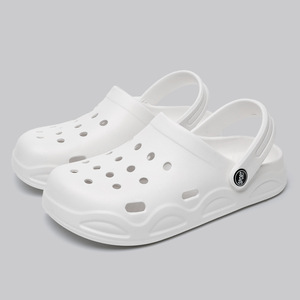 Sabots légers pour femmes, plateforme noire en EVA, antidérapants, pour l'été, la plage, talon plat, style <span class=keywords><strong>Crocs</strong></span> - Product Image 2