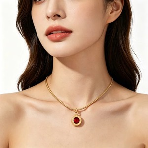 Collar minimalista de cadena de serpiente con colgante circular de bisel de piedra de un solo color, de acero inoxidable, para mujer, joyería apilable para uso diario. - Product Image 5