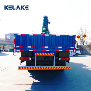 Camion-grue hydraulique HOWO 6x4 personnalisé de 60 tonnes pour chantier de construction 360 °   Grue à flèche télescopique rotative de 22 m de longueur - Product Image 1