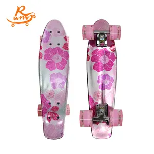 Skateboard en plastique avec étiquette de moulage pour enfants, poisson skateboard pour enfants