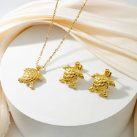 Nouveau design Collier tortue de mer doré en acier inoxydable avec boucles d'oreilles délicates en forme d'animal, sans nickel et étanches, bijoux pour enfants