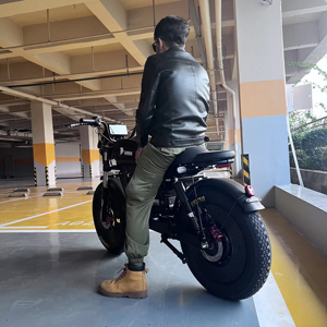 Tricycle Électrique Haute Vitesse 3000W Style Moto, Confortable pour la Ville, avec Moteur Brushless au Moyeu, Fiable - Product Image 6