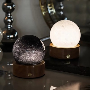 Lámpara Decorativa Creativa para el Hogar, Lámpara Infantil de Cielo Estrellado, Lámpara LED Nocturna para Dormitorio, Base de Madera, Luz Nocturna de Cristal de 8 cm - Product Image 2