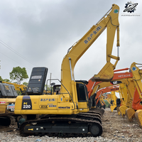 Excavatrice sur chenilles Komatsu 220 d'occasion, 22 tonnes, moteur PLC, système hydraulique complet, capacité de la benne de 1 m³, faible nombre d'heures, bon état