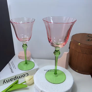 <span class=keywords><strong>Verre</strong></span> <span class=keywords><strong>à</strong></span> <span class=keywords><strong>vin</strong></span> <span class=keywords><strong>vintage</strong></span> de couleur rose en forme de <span class=keywords><strong>tulipe</strong></span> unique fabriqué <span class=keywords><strong>à</strong></span> la main <span class=keywords><strong>verre</strong></span> de bar <span class=keywords><strong>à</strong></span> gobelet avec longue tige - Product Image 2
