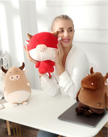 Amazon Pabrik Penjualan Laris Mainan Boneka Kustom Bentuk U Multifungsi Bentuk U Bantal Leher Hewan Mewah Bantal Sapi