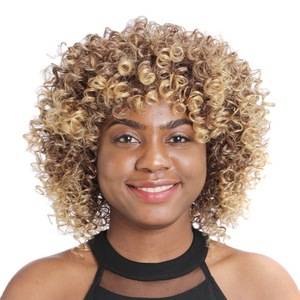 Traje <span class=keywords><strong>Afro</strong></span> corto resistente al calor para mujeres Dropshipping flequillo Color marrón estilo Bob Pixie pelucas sintéticas - Product Image 2