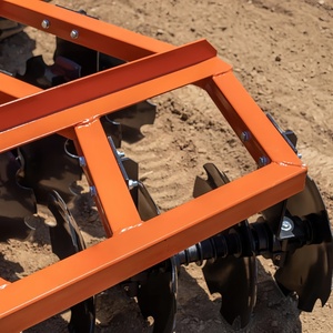 Herse à disques traînée robuste à 3 points - Lames crantées de 16 pouces et conception à 8 roulements pour tracteurs - Product Image 3