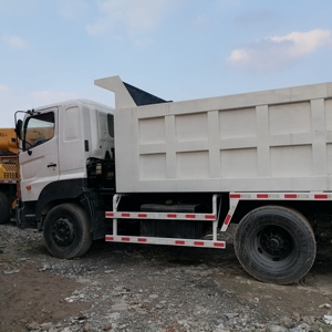 Camión Volquete HINO 700 6*4 de 10 Ruedas, Usado, Original, de Importación y de Alta Resistencia a Precio Económico, con Gran Capacidad de Trabajo y Alto Rendimiento en Oferta - Product Image 3