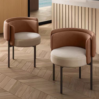 Chaise de salle à manger de luxe moderne de style italien chaise de salle à manger rembourrée en velours à dossier rond avec accoudoirs