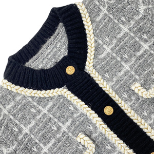 <span class=keywords><strong>Cardigan</strong></span> in Maglia di Tweed <span class=keywords><strong>a</strong></span> Quadri Grigio Chiaro con Collo Rotondo e Bordi Intrecciati, Abbigliamento Formale per Donna, Etichetta Privata - Product Image 3