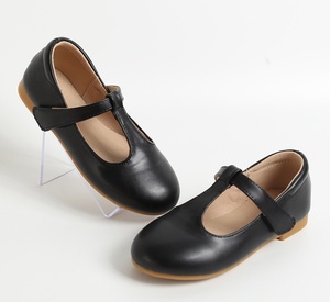 Chaussures pour enfants personnalisées en cuir confortables, chaussures plates noires pour l'école pour filles - Product Image 1