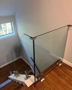 Ringhiera in Vetro Temperato per Scale con Angolo di Inclinazione Regolabile e Supporti in Acciaio Inox - Product Image 4