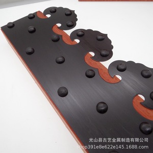 แถบตกแต่งประตูเหล็กยี่ห้อ Yiguxing รุ่น Ruyi Flower Strip M-29 แบบติดตั้งบนพื้นผิว พร้อมเคลือบสีพ่น - Product Image 1