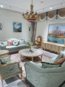 Sofá Clásico de Estilo Francés para Tres Personas, Tapizado en Tela Verde Claro, Ideal para Muebles de Club o Villa - Product Image 2