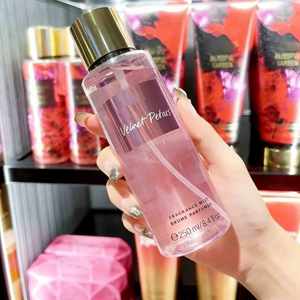 Set de Regalo de Cuidado Corporal para Mujer: Bruma Corporal Floral Rosa y Loción Hidratante en Atomizador - Product Image 4