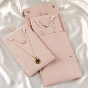 Nouvel Arrivage : Pochette en Microfibre Personnalisable avec Logo pour Bijoux Fins – Présentoir Simple pour Pendentifs Perles, Bracelets et Colliers - Product Image 1