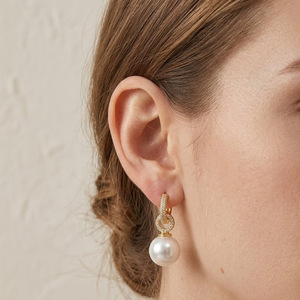Boucles d'oreilles pendantes élégantes en perles plaquées or avec zircon, design géométrique, pour anniversaire - Product Image 2