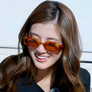 Gafas de Sol Ovaladas para Mujer Qianai, UV400, Marco de PC, Lentes AC Grises, Marco Pequeño, Estilo Retro, Moda Instagram - Product Image 3