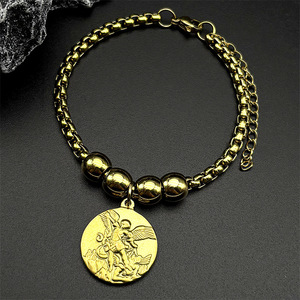 Bracelet populaire en chaîne maille gourmette avec pendentif rond en forme de pièce de monnaie représentant le portrait de l'archange Michel, personnalisé et surdimensionné, vente en gros - Product Image 1