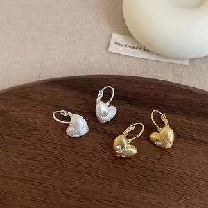 Elegante Pendiente de Oreja con Incrustaciones de Diamantes de Imitación en Forma de Corazón para Mujer, Exquisito Pendiente Colgante, Joyería de Temperamento - Product Image 2