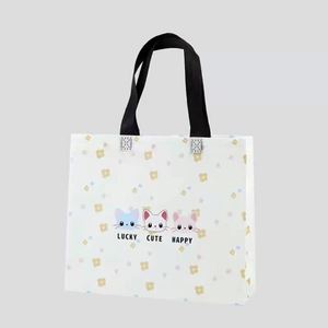 Sac cadeau en tissu non tissé personnalisé de taille moyenne, imperméable, avec poignée en ruban, motif dessin animé - Product Image 1