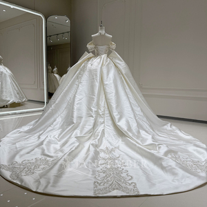 Xx84 Robe de mariée moderne ivoire à imprimé floral, robe de bal en satin, style Quinceañera, ornée de perles, de cristaux et d'appliques en dentelle, avec traîne chapelle, pour bal de promo et événements élégants - Product Image 6